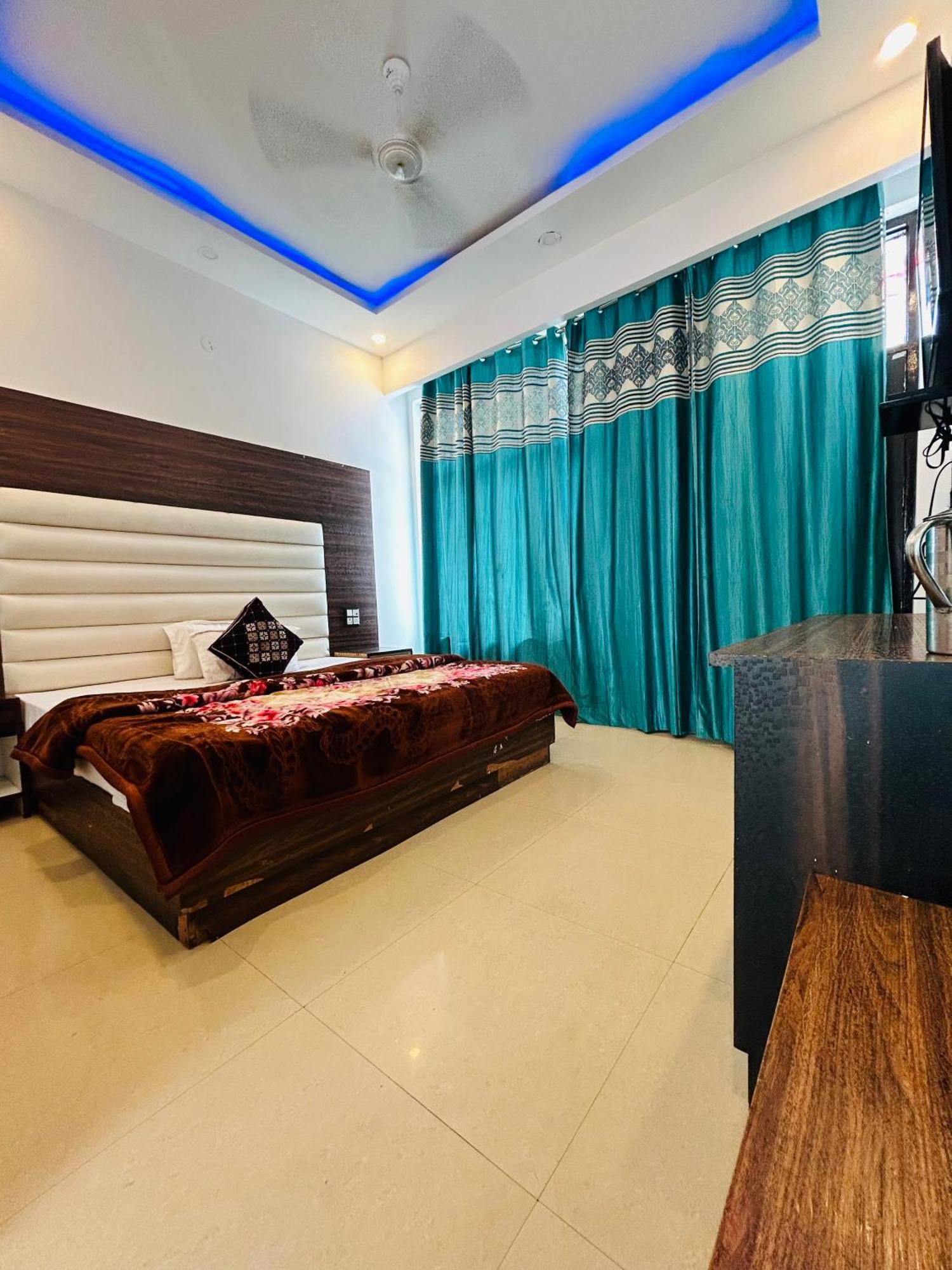 Rahul Hotel & Restaurant Mussoorie Exteriör bild