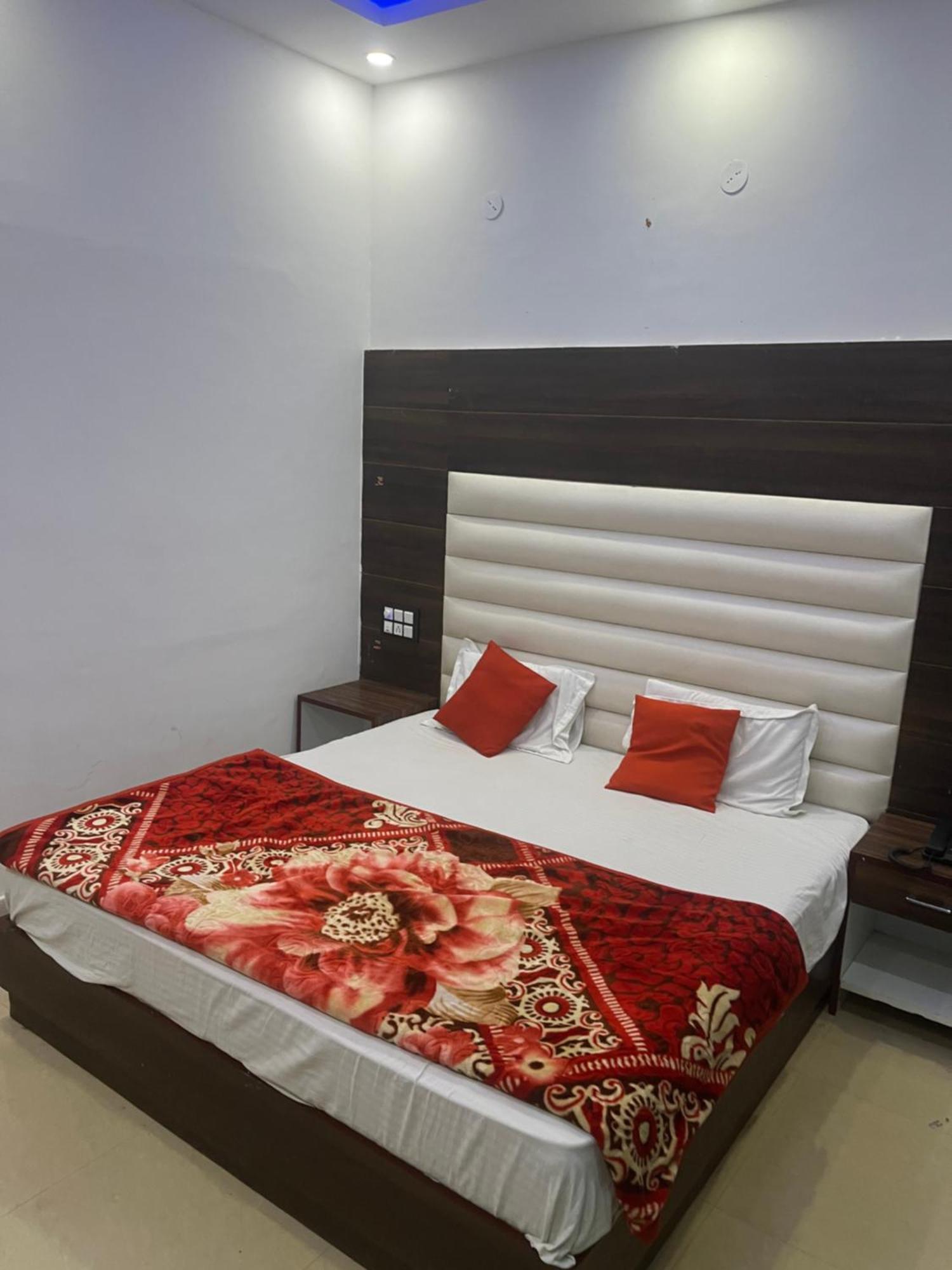 Rahul Hotel & Restaurant Mussoorie Exteriör bild